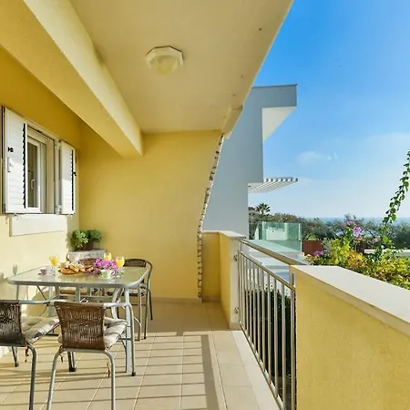 Insula Appartement *