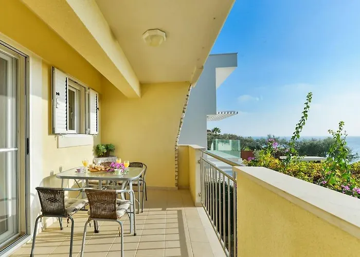 Insula Appartement *